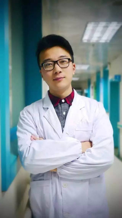 照片说明:医生的笑 推荐理由(from 推荐人:闲暇时光的笑容最真实可爱