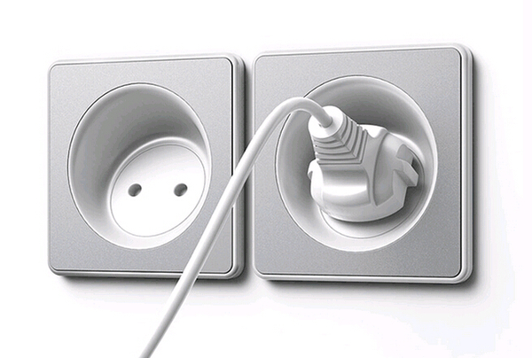 不费洪荒之力!新式倾斜插座使用更方便