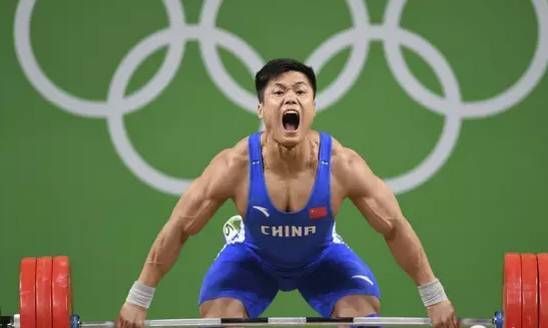 吕小军获举重77kg级银牌,破抓举世界纪录!