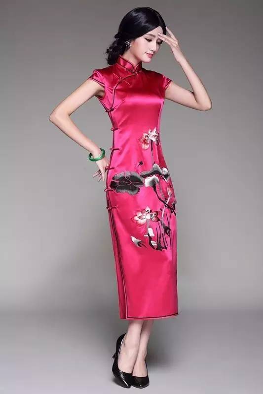 旗袍独属于女人 它能将旗袍的古典美演绎得风情万 时尚频道 手机搜狐