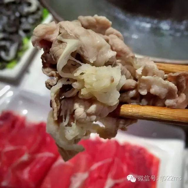 客官,想吃正宗涮羊肉?好您嘞!裡邊兒請!