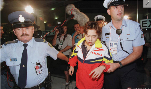 1998年澳大利亚帕斯世锦赛上,中国游泳队队员原媛携带生长激素被当场