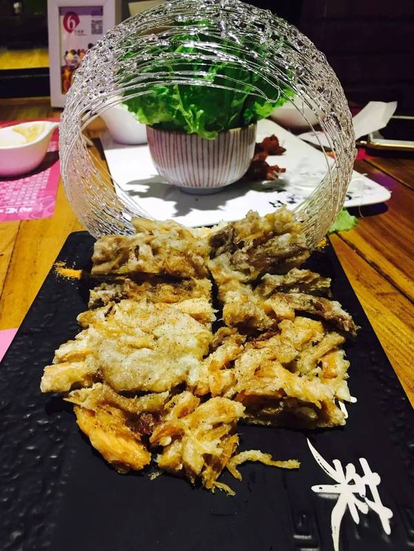 旋风香酥鸡.脆嫩的鸡肉沾上咸香味的干料!真的是大写的过瘾!