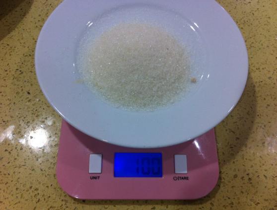 原料b 白砂糖:100克