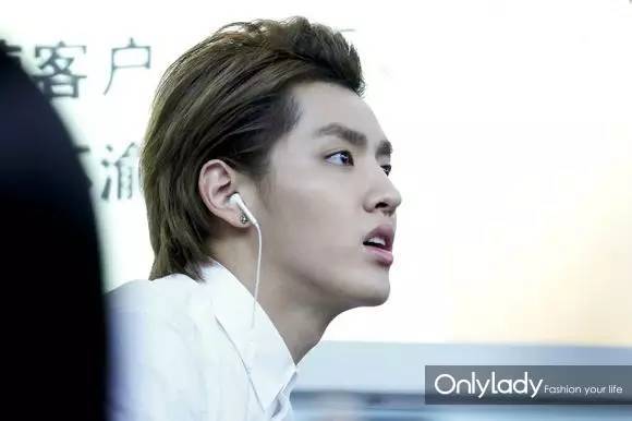 马龙"狼奔头"?张继科"红v"?发型太抢眼!国乒赢球耍帅两不误