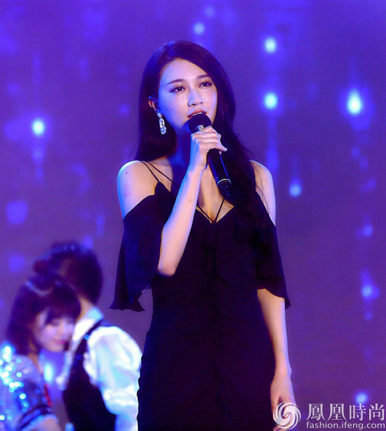 而剧中"月神"的扮演者逯恣祯和"潮涯"陈欣予合唱的一首《心底》.