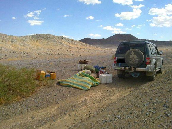 实拍:戈壁滩捡石头,邂逅珍奇漂亮的玛瑙!