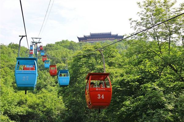 坐在索道车里,回望山下,心旷神怡,如果可以,我希望与你同坐到老.