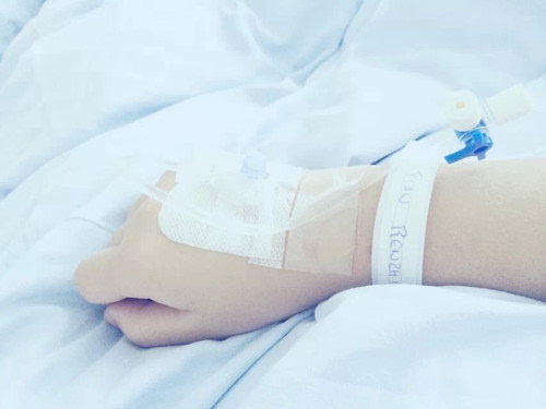 护工强拔输液管 如此惊人之举只因双方在费用上产生分歧
