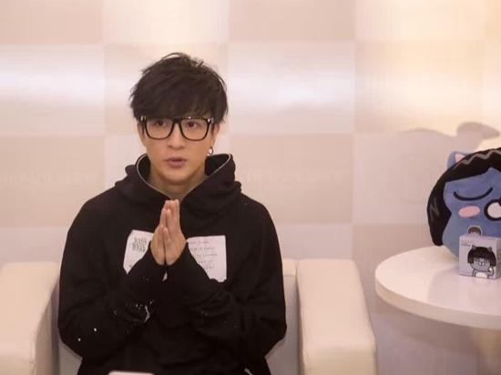 薛之谦自爆没钱请化妆师 其实男星政要都爱化