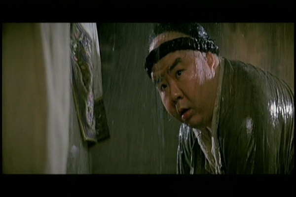 徐克版《黄飞鸿》里,郑则仕扮演的"猪肉荣",刻画了林世荣鲁莽,忠厚