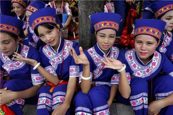 回味:州庆期间,罗甸县民族服饰受"追捧"