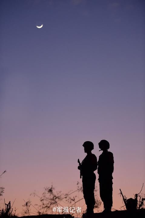 军人站岗镜头 哪一张感动了你(组图)