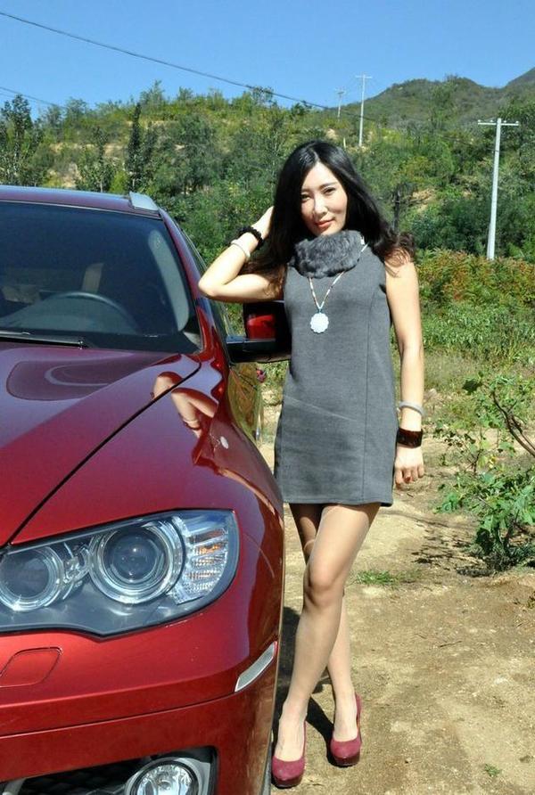 迎接11周年纪念 媳妇给宝马x6当车模