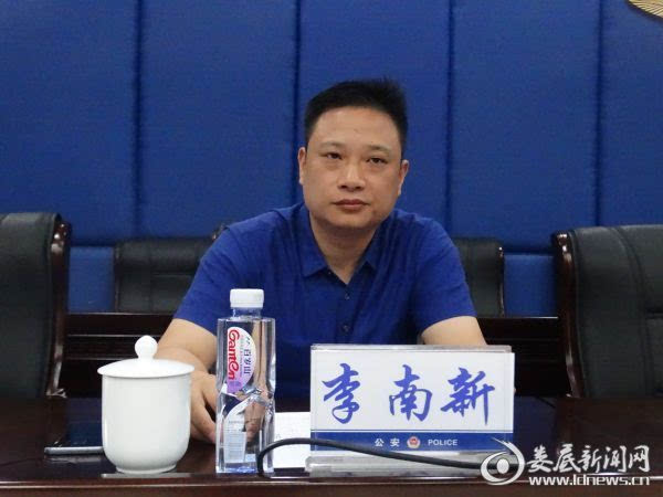 (涟源市委副书记康昊宁)