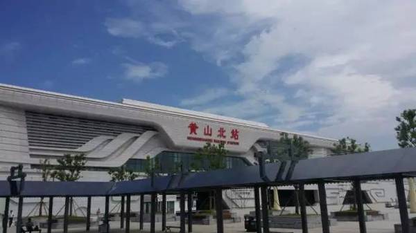 草案中指出,要继续加快 合肥,芜湖,蚌埠,安庆,阜阳,黄山综合交通枢纽