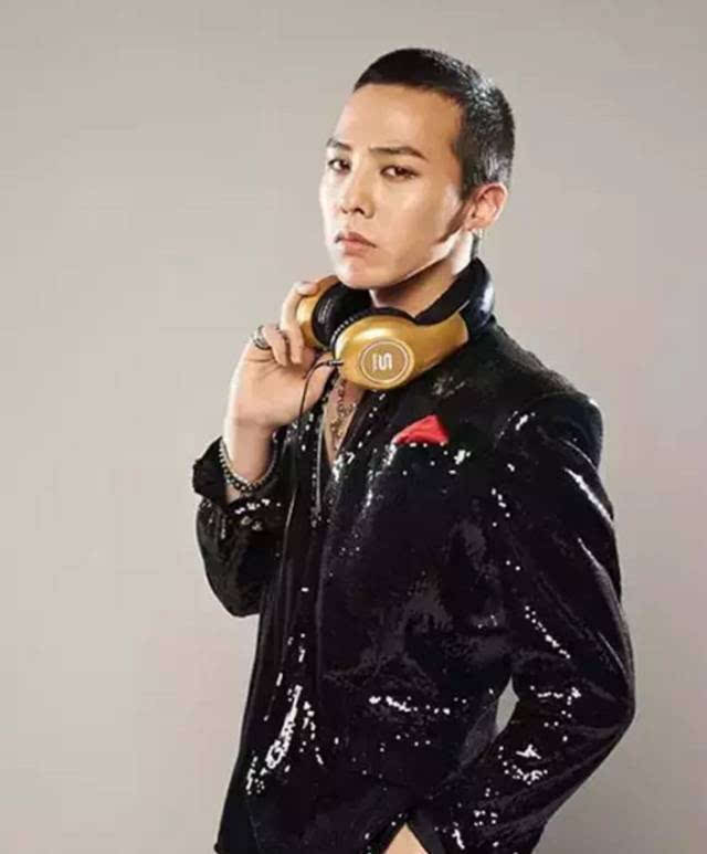 大家赶紧存手机里,到时候可以叫理发师照着这个样子剪 #夏日平头style