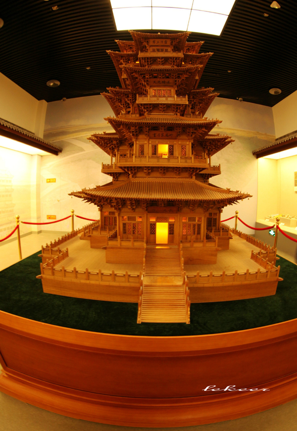 根据历史文献记载,元上都遗址博物馆按比列复制的大安阁.