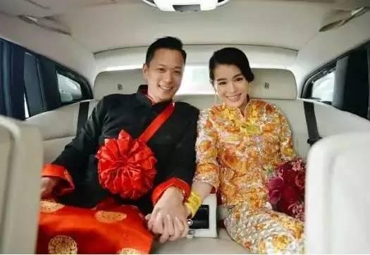 婚礼上新娘穿的龙凤褂 秀禾服 旗袍有什么区别 时尚频道 手机搜狐