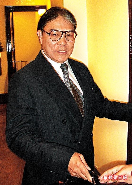 霍震霆就专注负责宣传方面的工作,也正因为他比较高调,所以他的感情