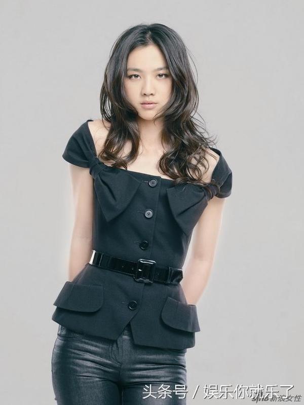 汤唯于1979年10月7日出生于浙江省杭州市,最开始演的是一部三级片