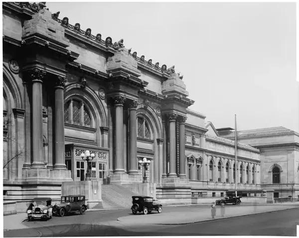 1921年的大都会艺术博物馆第五大街外立面