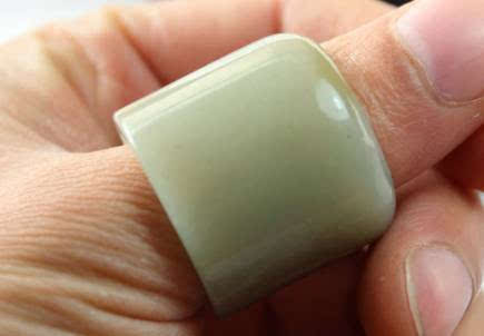 扳指不是随便戴的,你知道吗?