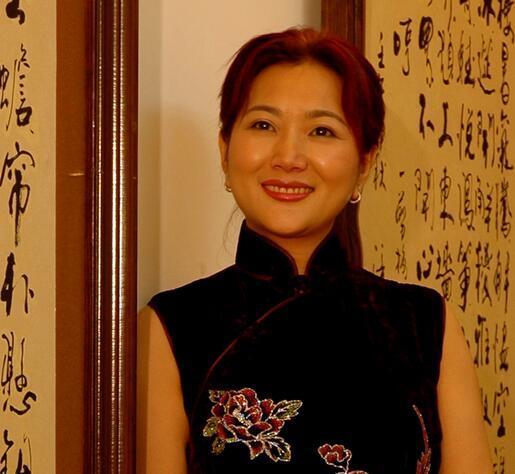 郭家富将所有分店悉数带走,只给胡芝容和和哥哥郭家荣留下了一个总店