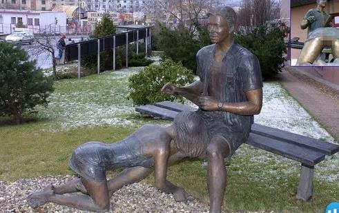 什么鬼?令人无法接受的奇葩变态雕塑