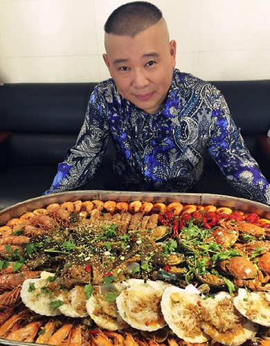 都说郭德纲走在潮流前端,随便买件lv, gucci,纪梵希,范思哲统统不在话