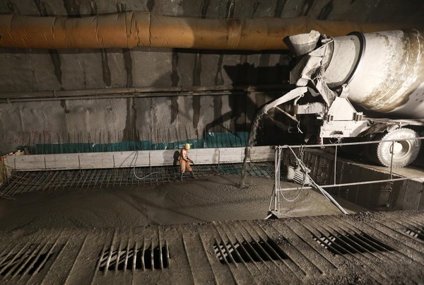 【喜大普奔】歇马隧道昨天全线贯通 小布带你见证激动时刻!