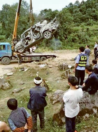 瓮安发生惨烈车祸!一轿车冲下"断头路"5死1伤,包括一个腹中胎儿