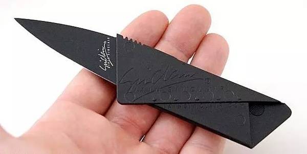 像卡片一样薄的折叠刀,轻松插进钱包里!