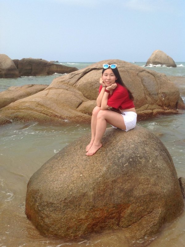 三亚听海的声音姐妹俩疯狂开心旅行