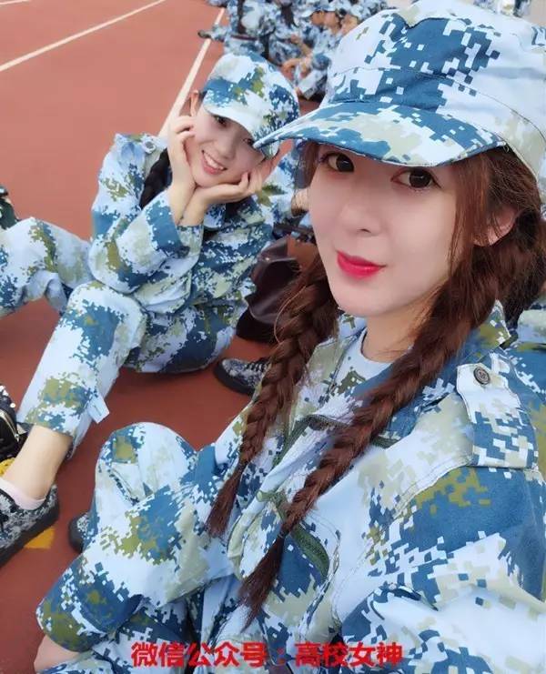 10,吴莉,1998年出生,南艺表演16级,军训场上的一枝花,微博:@吴腻吴莉