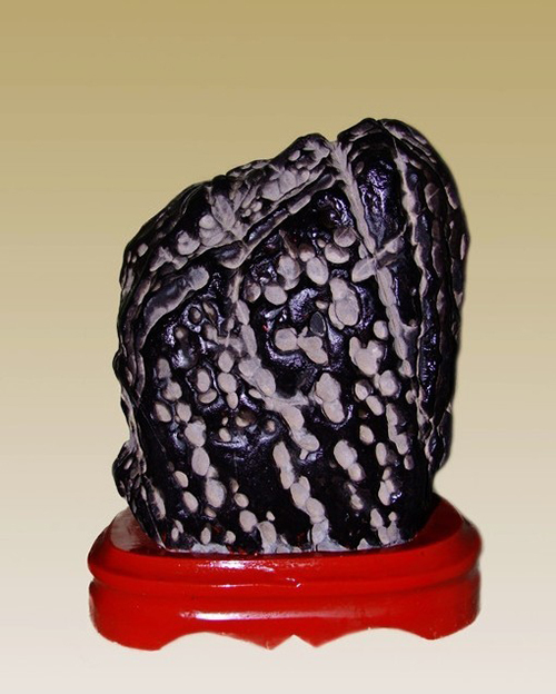 武陵并非只有穿孔石,还有很多其他美石