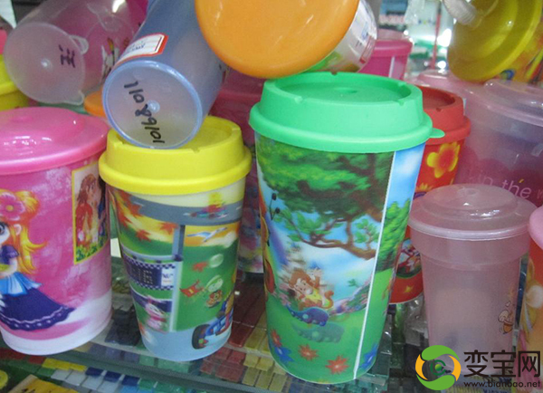 用塑料杯子喝热水有害吗看专家解释 变宝网 健康频道 手机搜狐