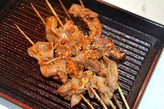 偏脸子特色烤羊蛋皮