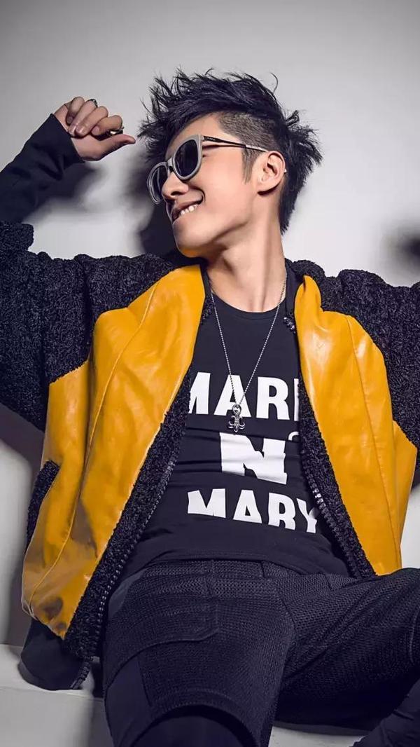 想他的时候不妨也留一个乔任梁款的发型, 感觉就像他还未离开一样