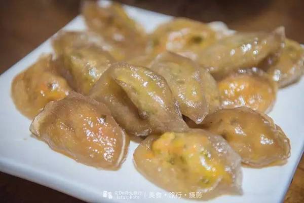 金粉饺,又叫山粉饺,锦粉饺,是浙江永嘉岩头的特产小吃