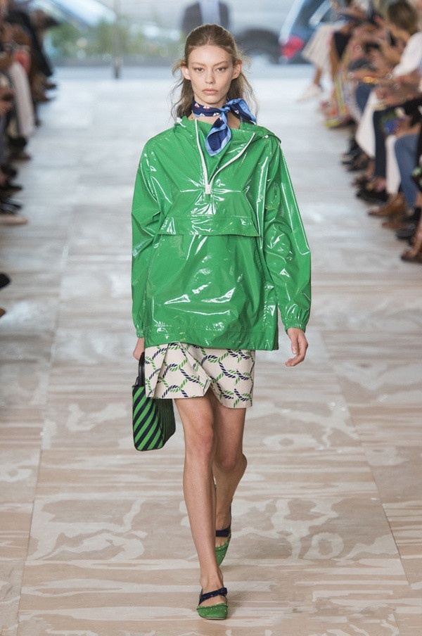 买了也穿不出街,直击纽约时装周那些秀场黑造型