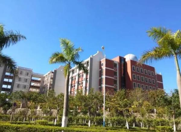 厦门一中和集美区9月22日"第二次握手" 双方续签了共建灌口中学的协议