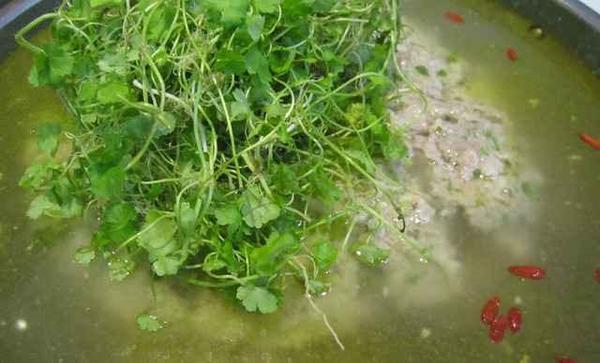 在贵州,夏天最不可错过的火锅,是地星秀肉饼火锅.