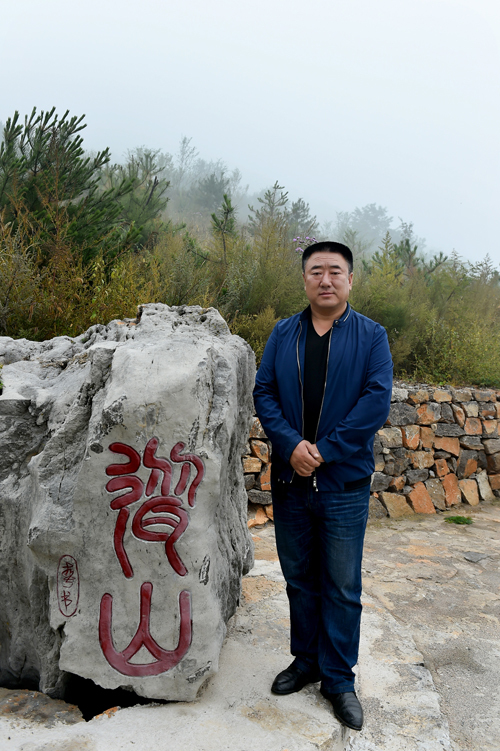 崔家庄村村委会主任胡建春