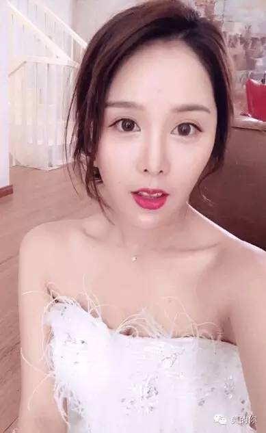 25岁开保时捷收入千万的网红林珊珊,是真?人生赢家