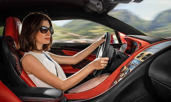 限量提高身价 2016巴黎车展运动车盘点