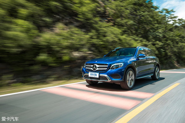 奔驰glc的整体风格偏向于舒适性,不过高功率版车型的动力依然不容小觑