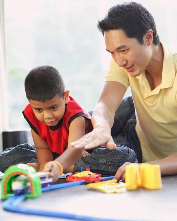 儿子四岁了还不懂得站着尿尿?要该如何教?