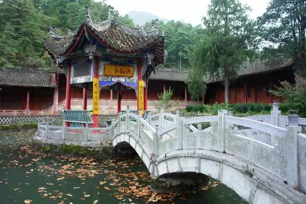 (汉中勉县云雾寺秋景)