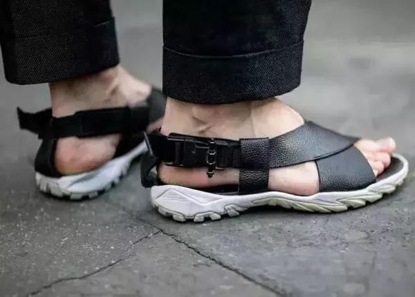 为什么我们总是吐槽穿凉鞋的男人